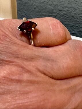 Sterling Silver Garnet Marquise Ring - Deep Red. Vintage size 6 1/2